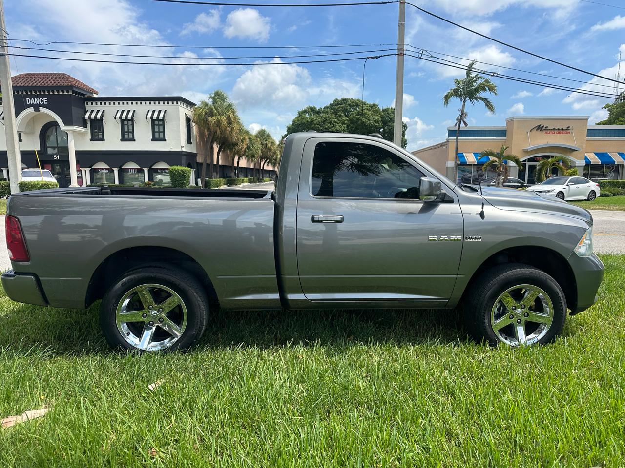 RAM 1500 2WD Reg Cab 120.5" Sport 2010
