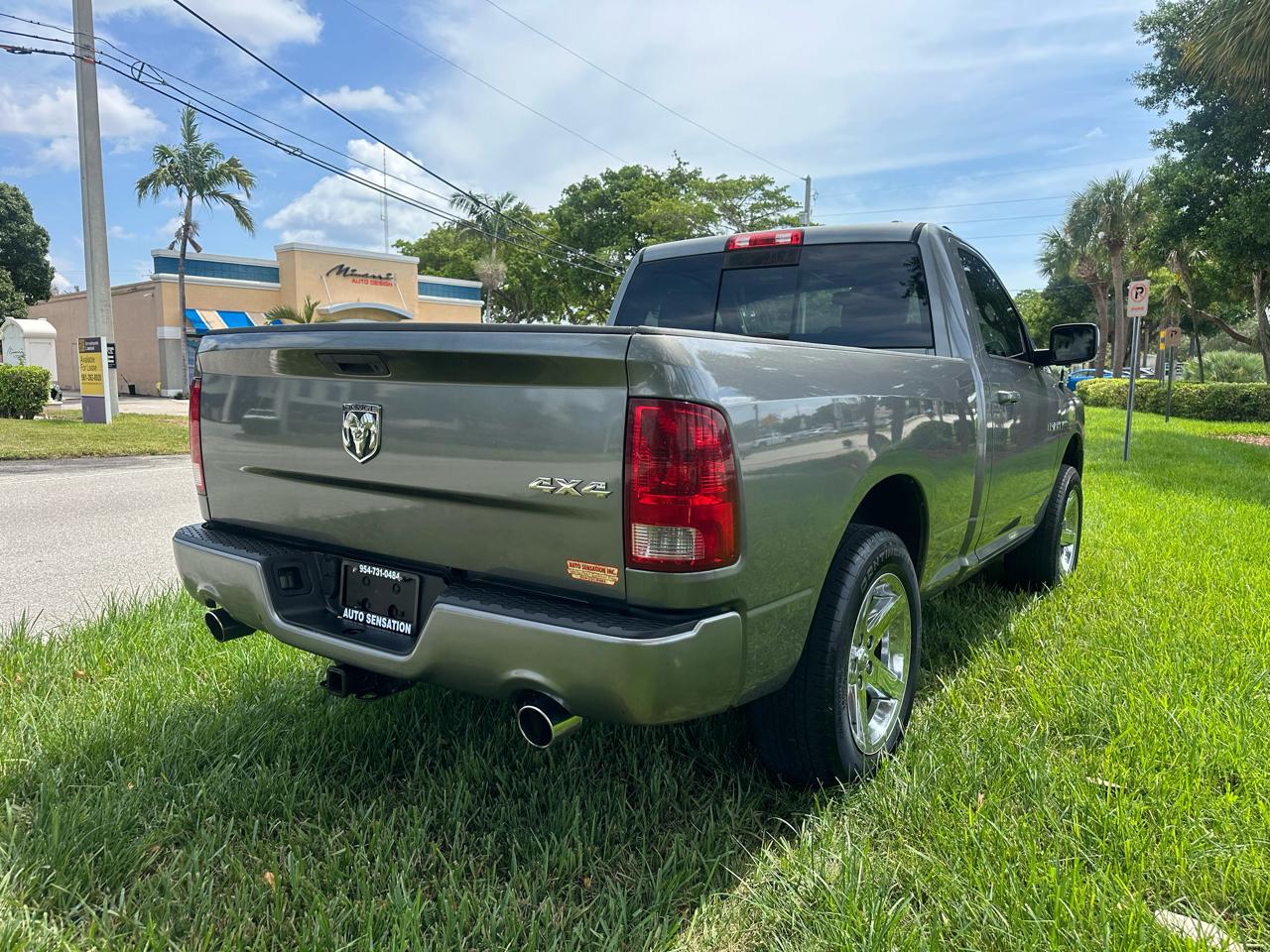 RAM 1500 2WD Reg Cab 120.5" Sport 2010