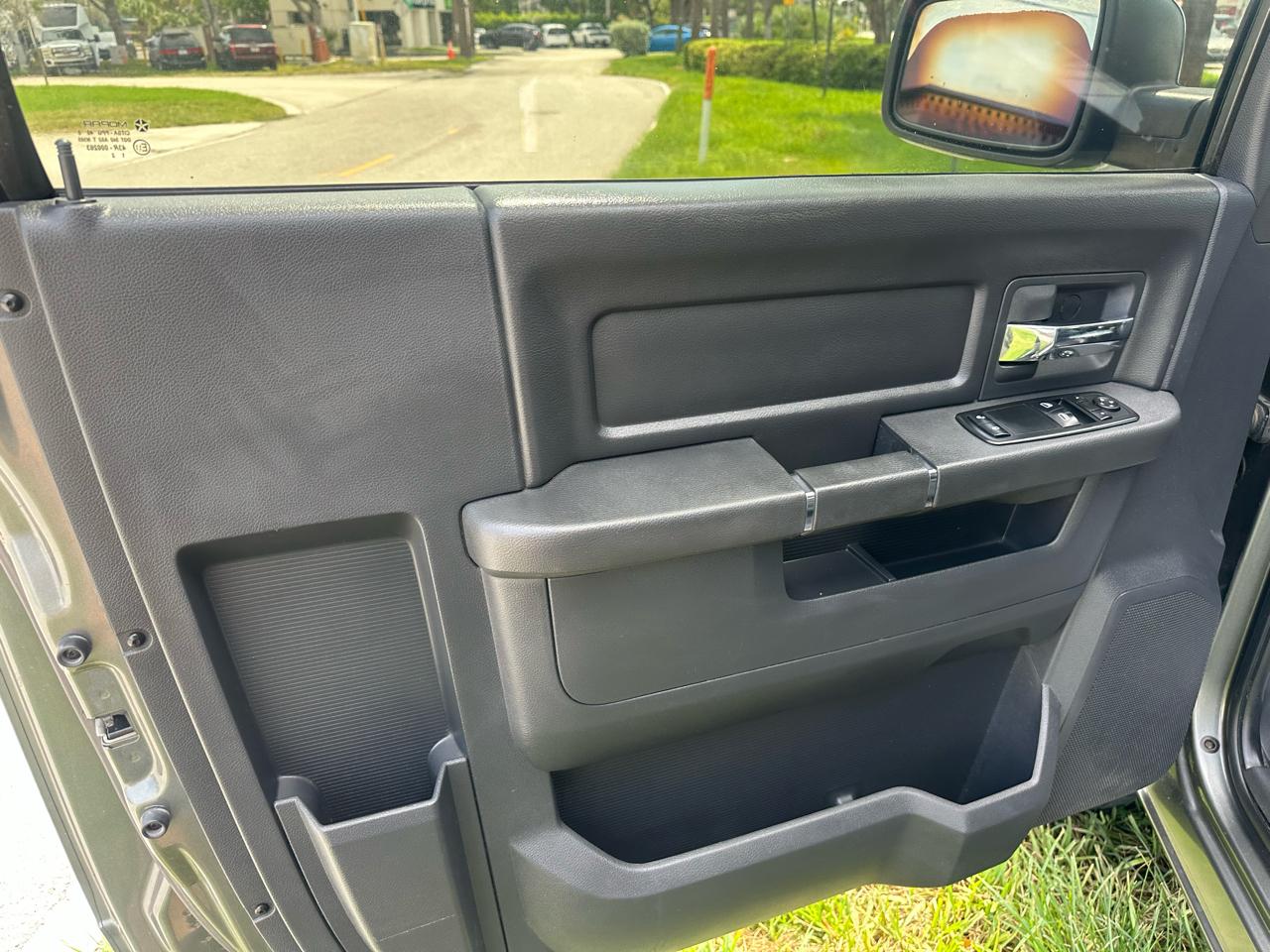RAM 1500 2WD Reg Cab 120.5" Sport 2010