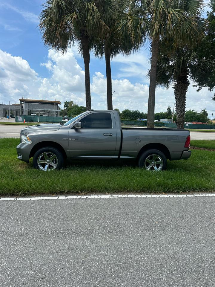 RAM 1500 2WD Reg Cab 120.5" Sport 2010