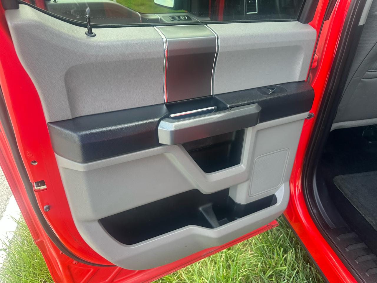 Ford F-150 2WD SuperCrew 150" XLT 2016