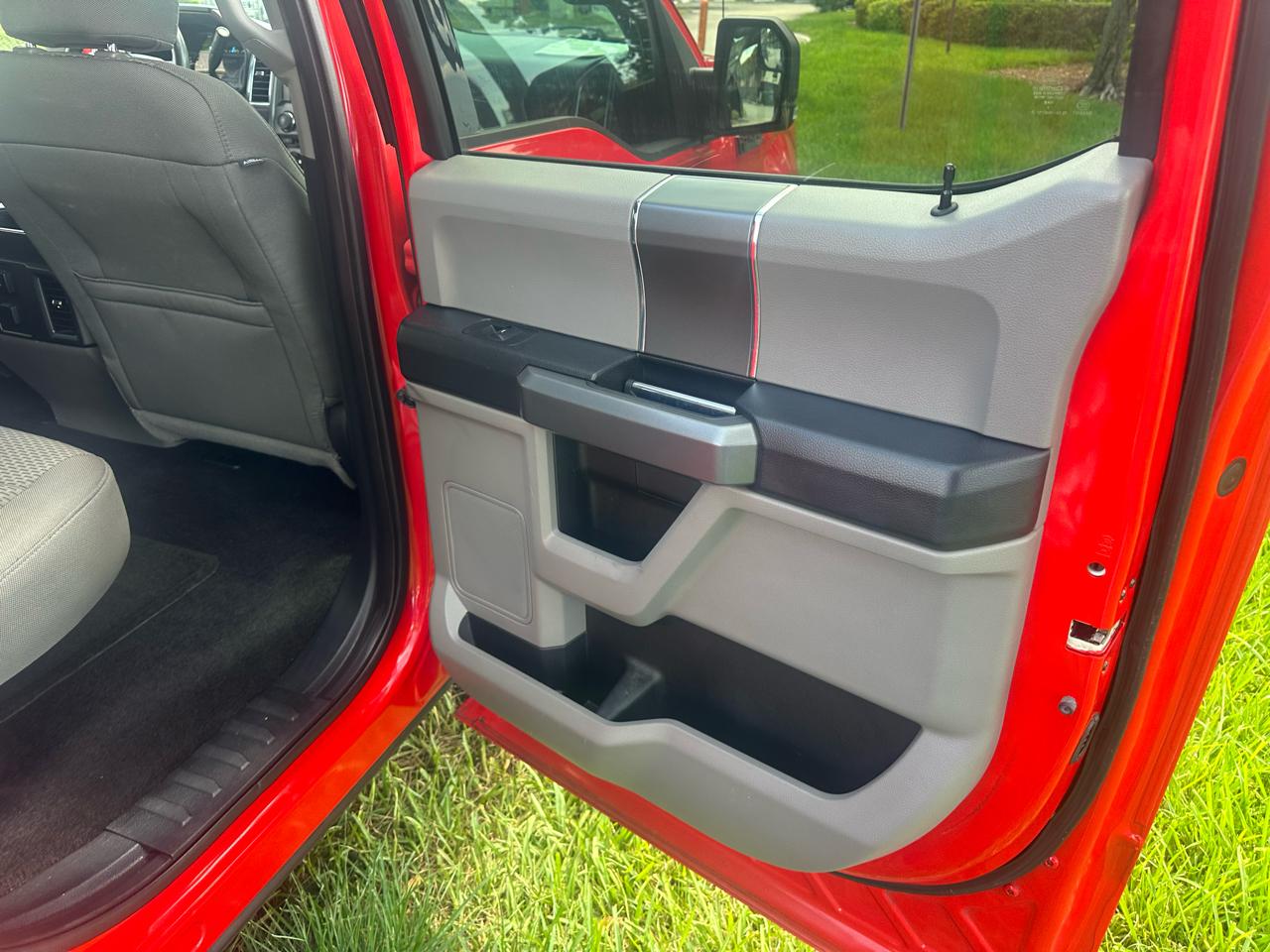 Ford F-150 2WD SuperCrew 150" XLT 2016