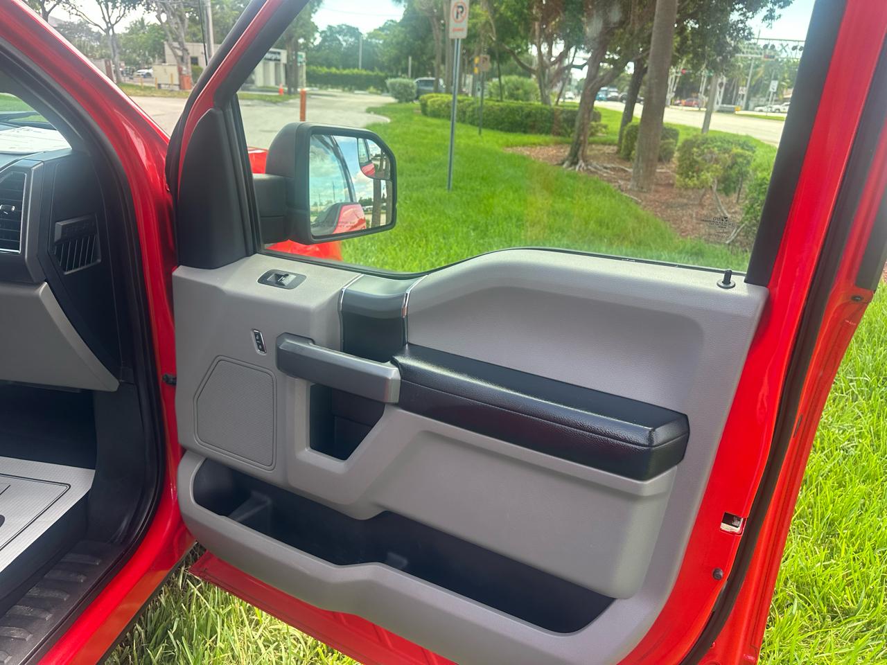 Ford F-150 2WD SuperCrew 150" XLT 2016
