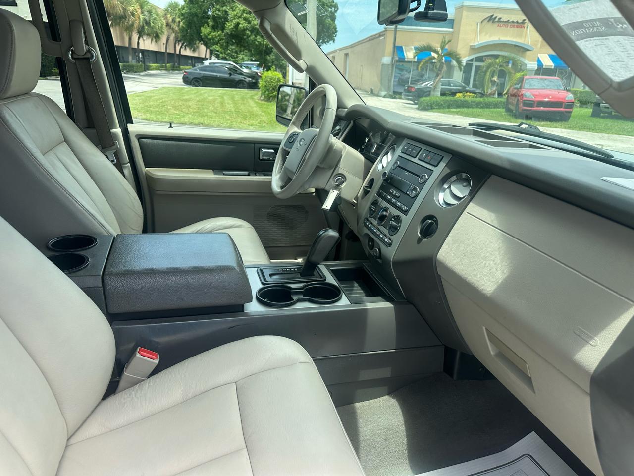 Ford Expedition XLT 2WD 2008