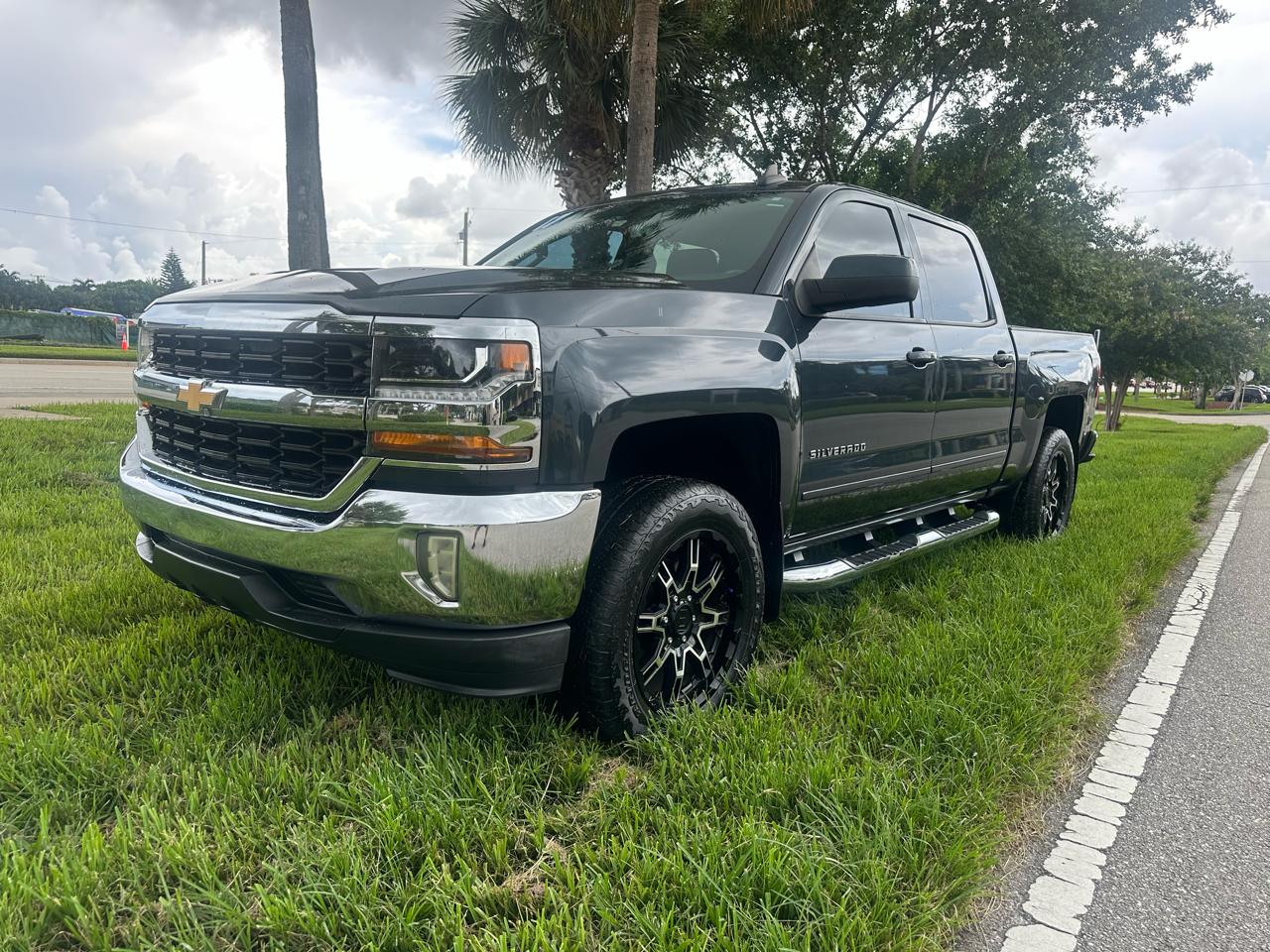 Chevrolet Silverado 1500 1LT Crew Cab 2WD 2017