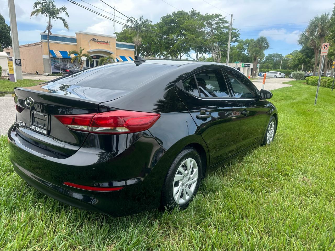 Hyundai Elantra SE 6AT 2018