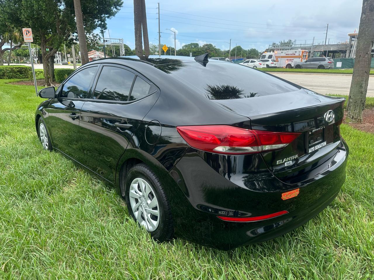 Hyundai Elantra SE 6AT 2018