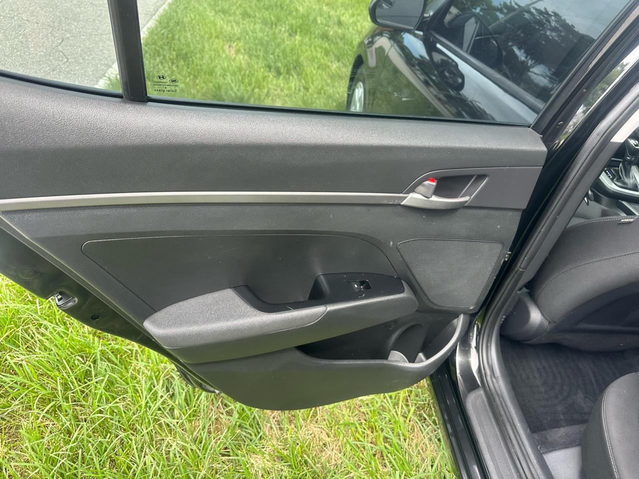 Hyundai Elantra SE 6AT 2018