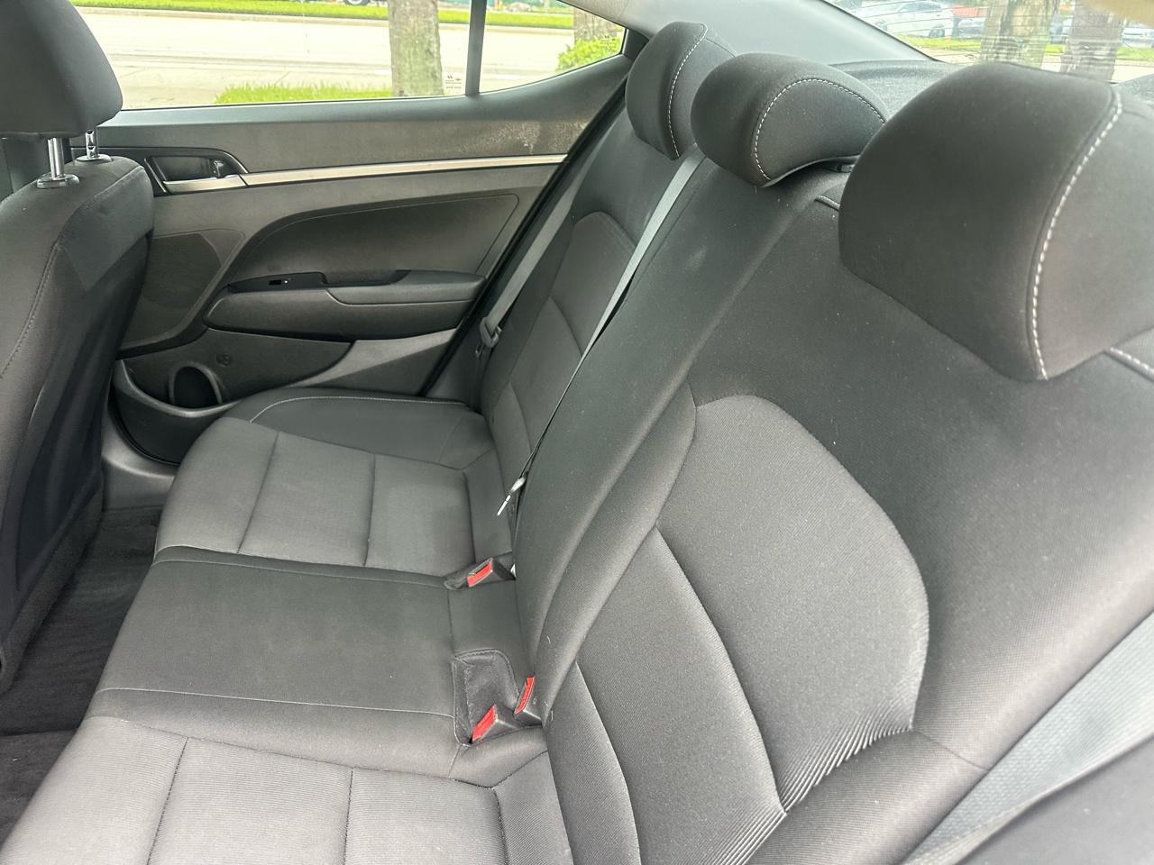 Hyundai Elantra SE 6AT 2018