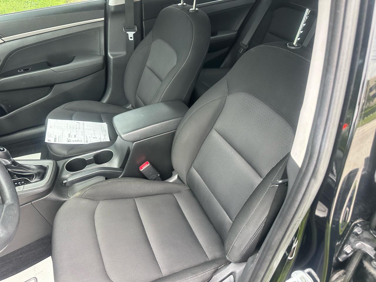 Hyundai Elantra SE 6AT 2018