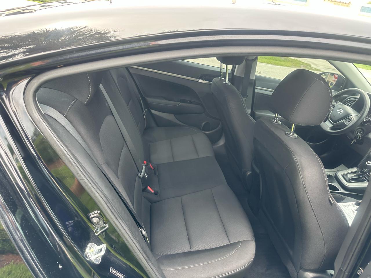 Hyundai Elantra SE 6AT 2018