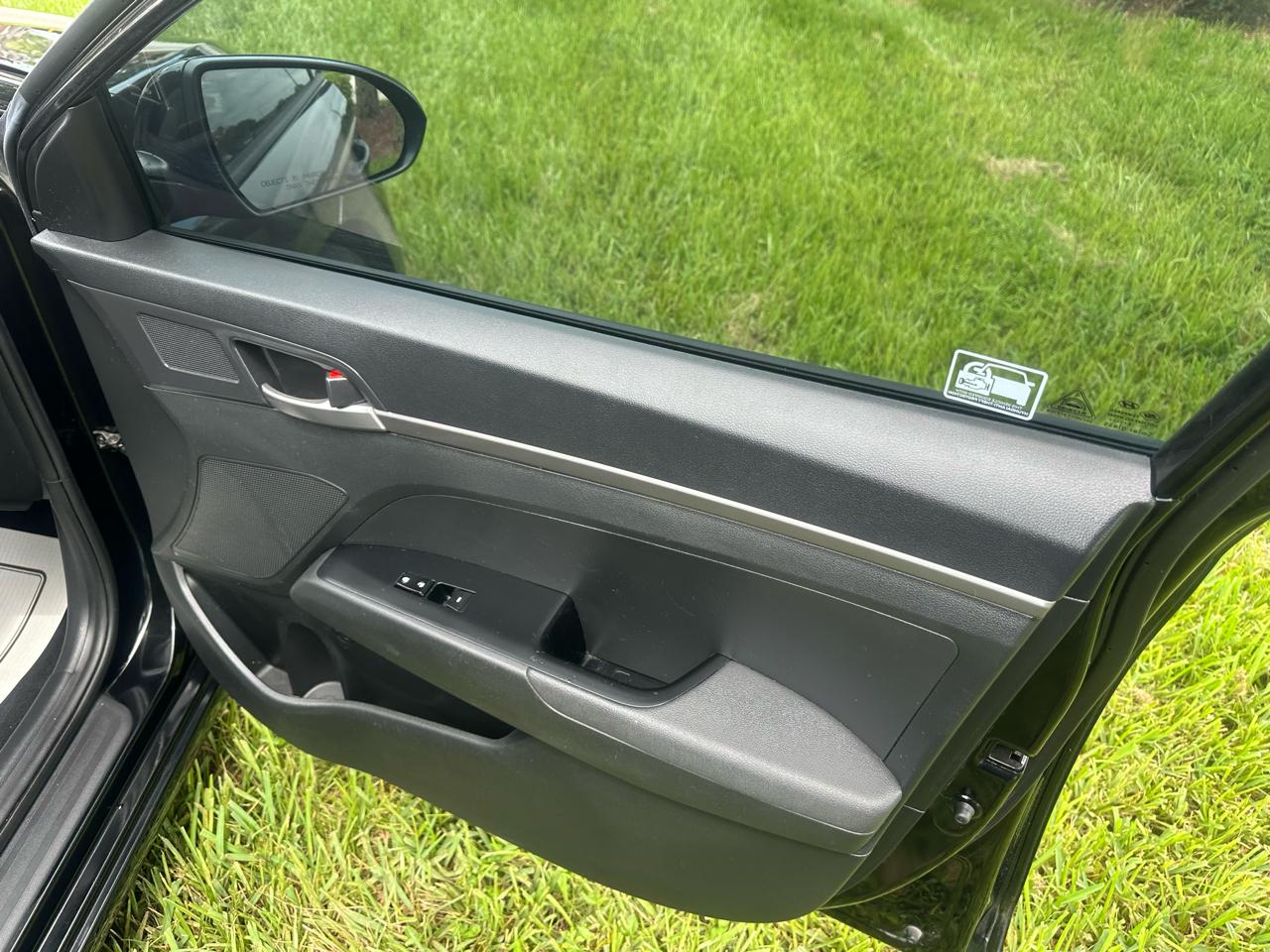 Hyundai Elantra SE 6AT 2018