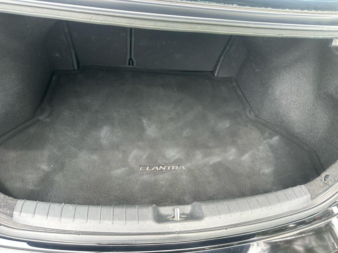 Hyundai Elantra SE 6AT 2018