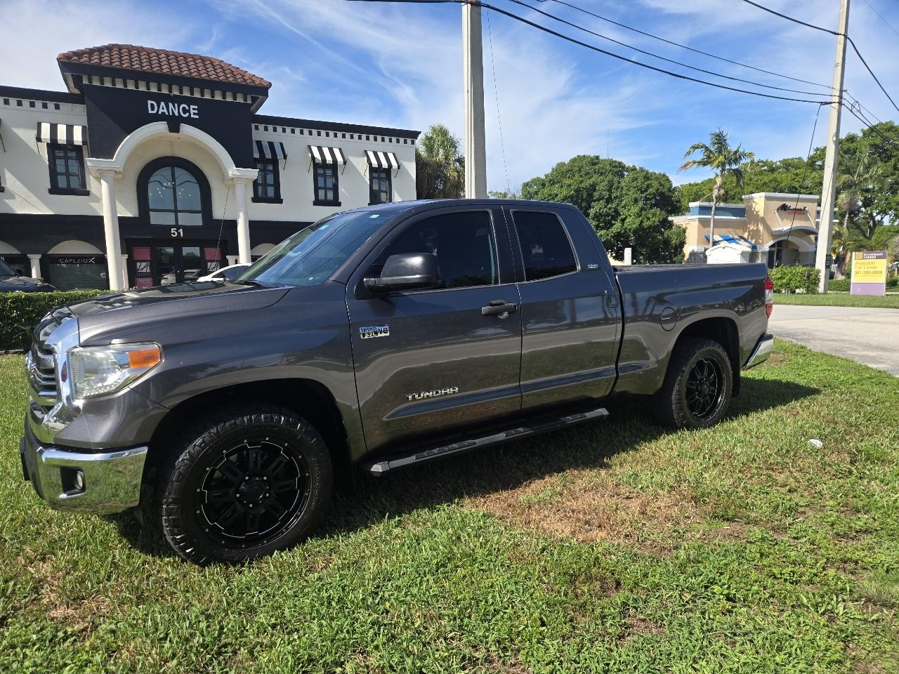 Toyota Tundra SR5 5.7L FFV V8 Double Cab 2WD 2016