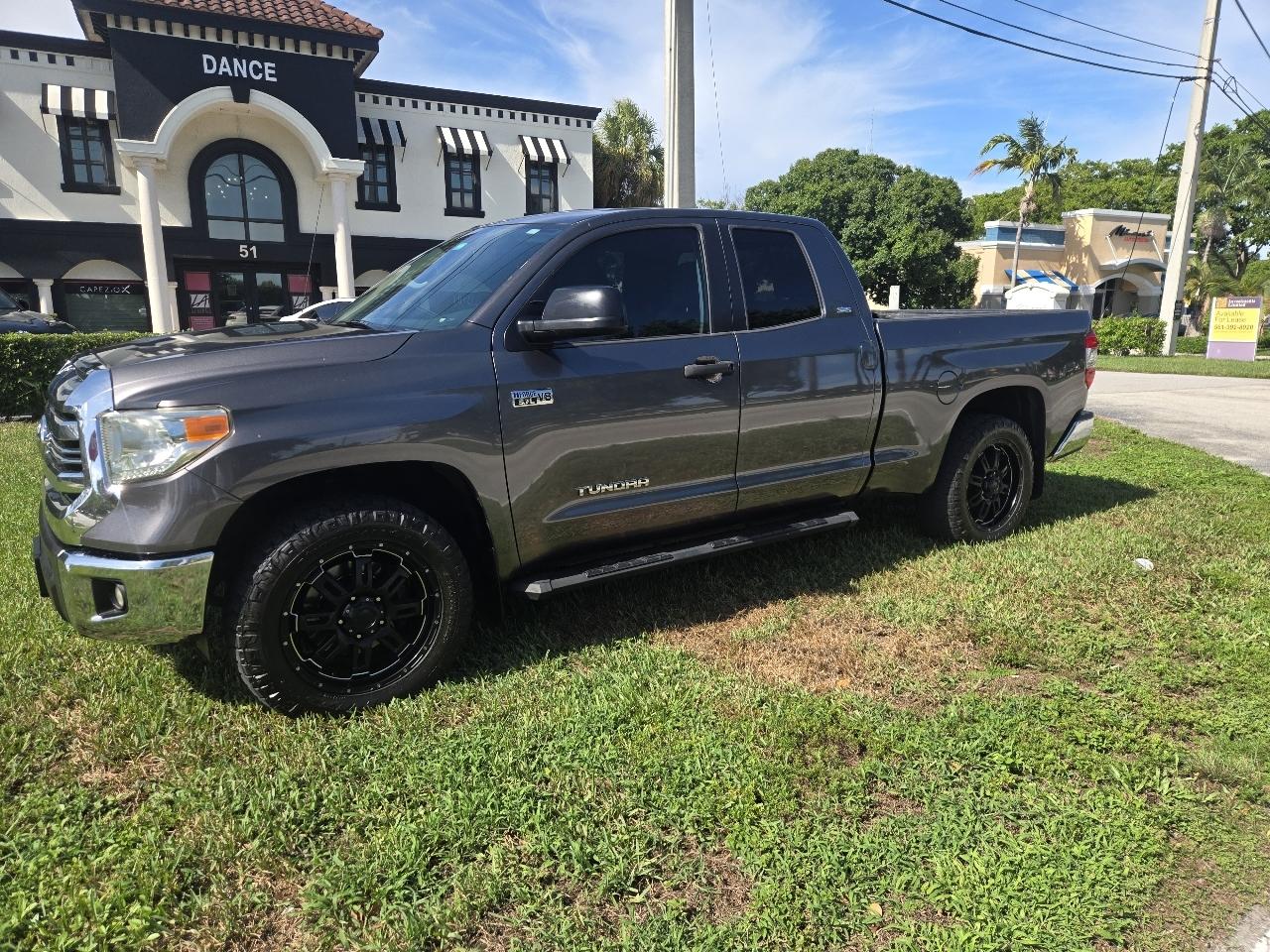 Toyota Tundra SR5 5.7L FFV V8 Double Cab 2WD 2016