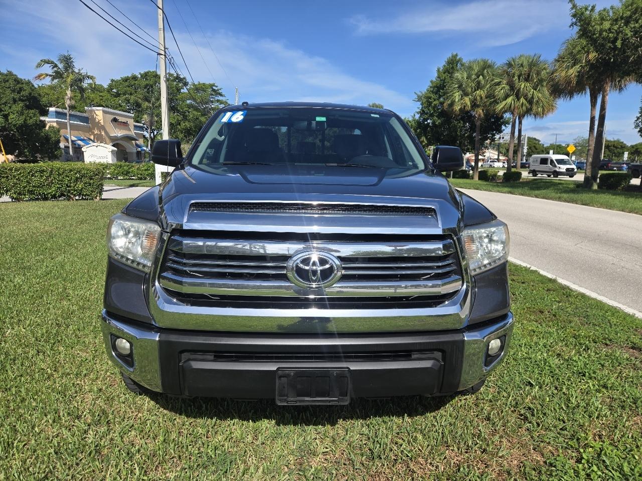 Toyota Tundra SR5 5.7L FFV V8 Double Cab 2WD 2016