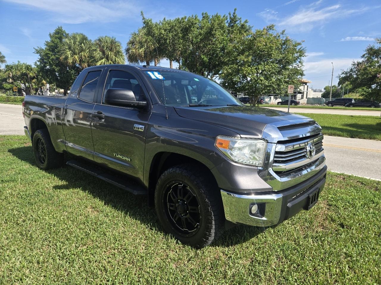 Toyota Tundra SR5 5.7L FFV V8 Double Cab 2WD 2016