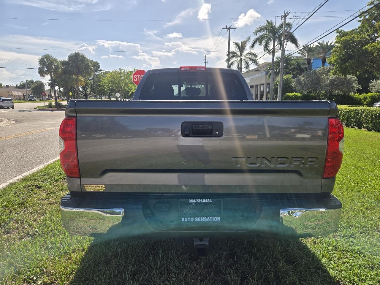 Toyota Tundra SR5 5.7L FFV V8 Double Cab 2WD 2016