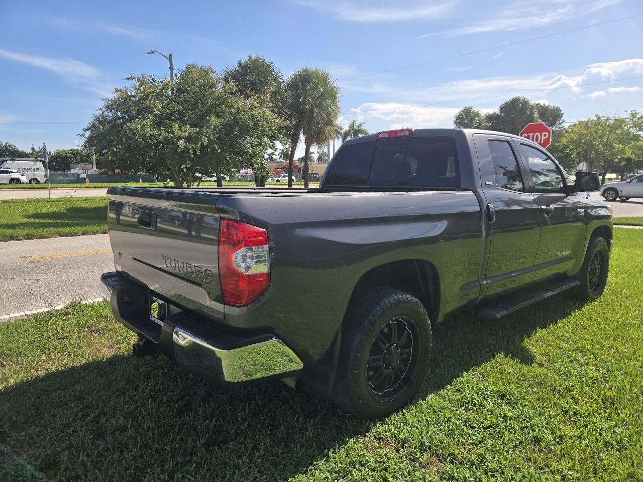 Toyota Tundra SR5 5.7L FFV V8 Double Cab 2WD 2016