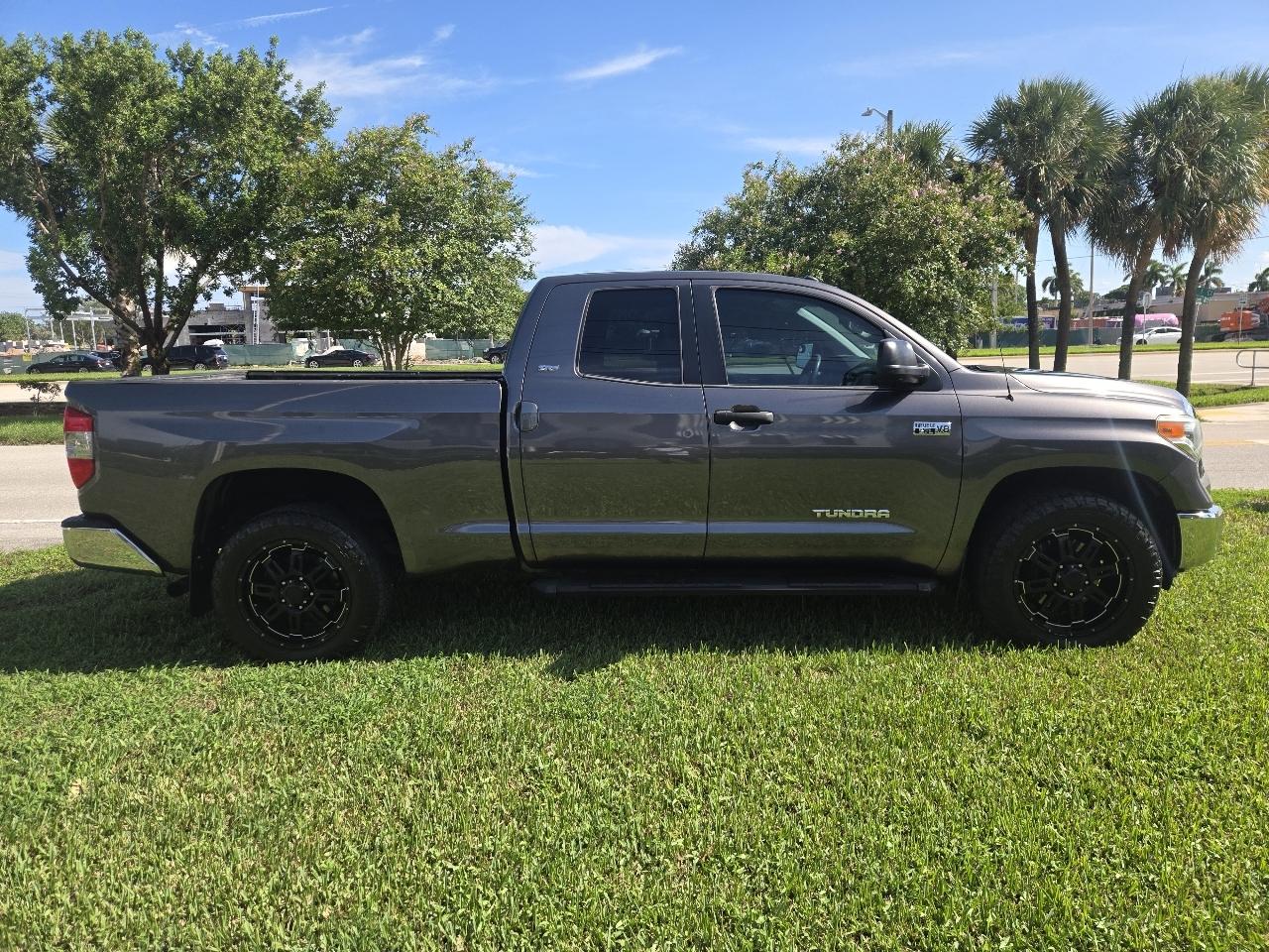 Toyota Tundra SR5 5.7L FFV V8 Double Cab 2WD 2016