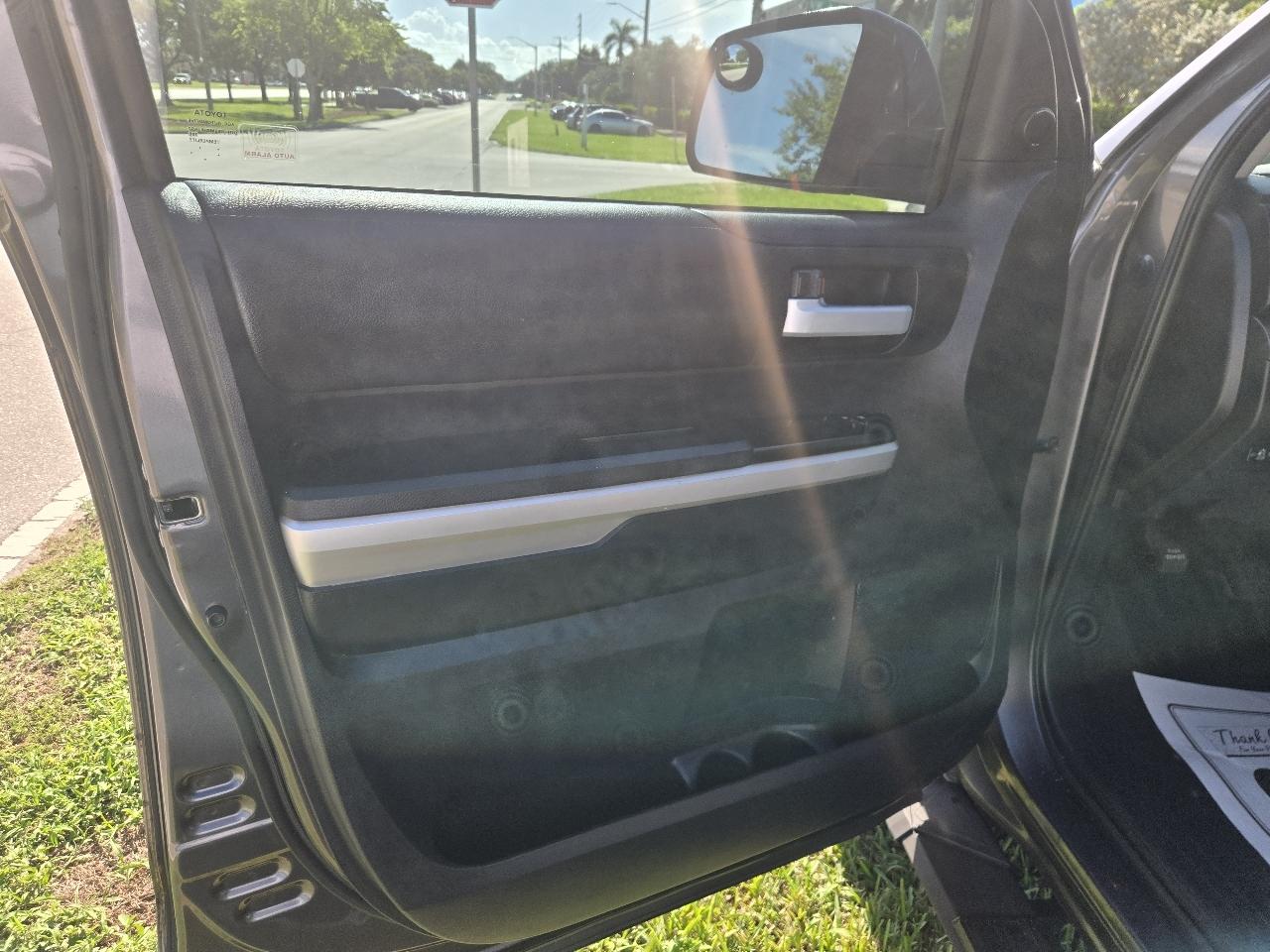Toyota Tundra SR5 5.7L FFV V8 Double Cab 2WD 2016