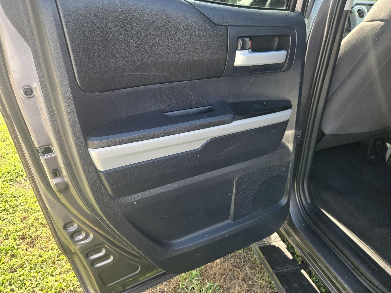 Toyota Tundra SR5 5.7L FFV V8 Double Cab 2WD 2016