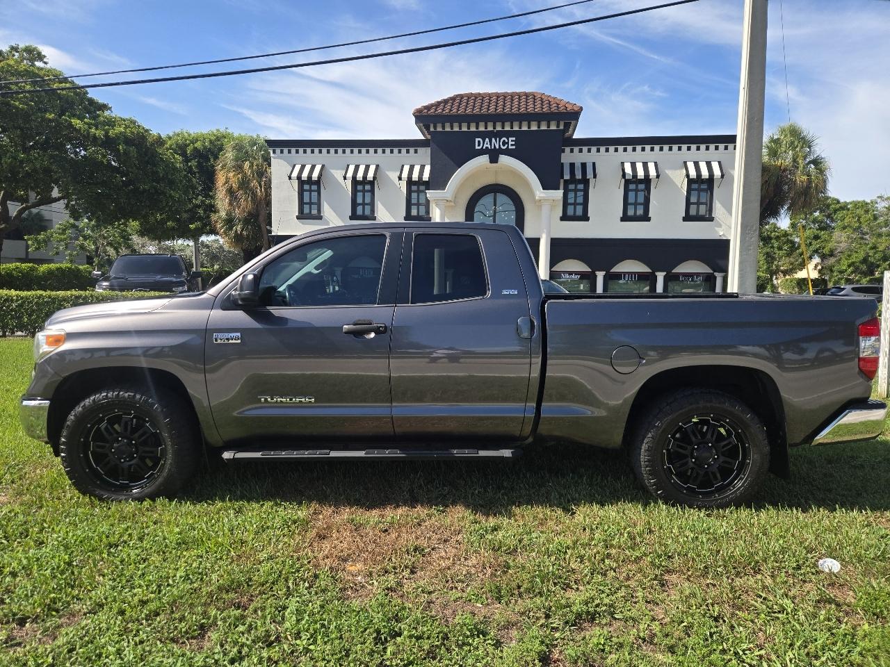 Toyota Tundra SR5 5.7L FFV V8 Double Cab 2WD 2016
