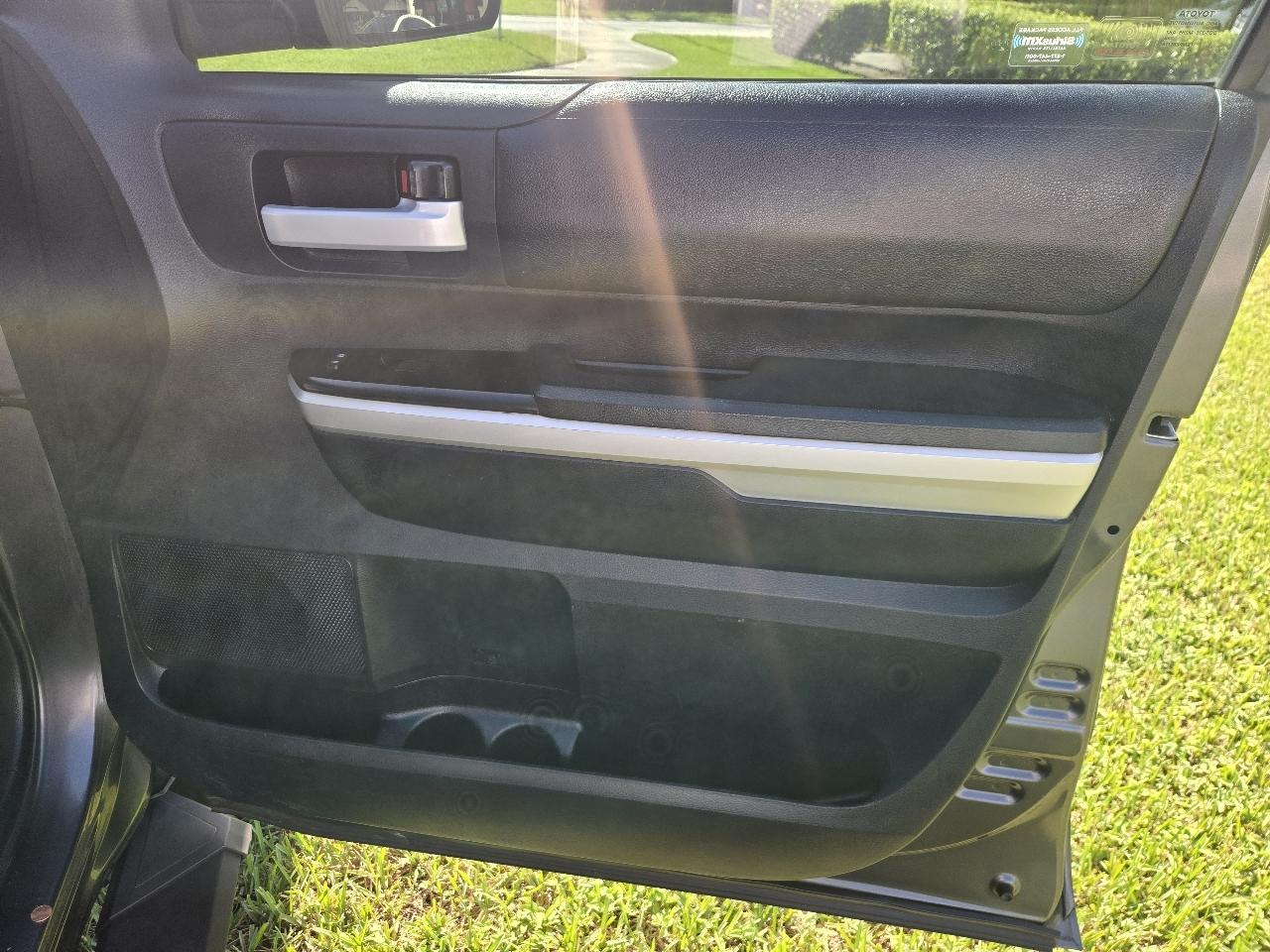 Toyota Tundra SR5 5.7L FFV V8 Double Cab 2WD 2016