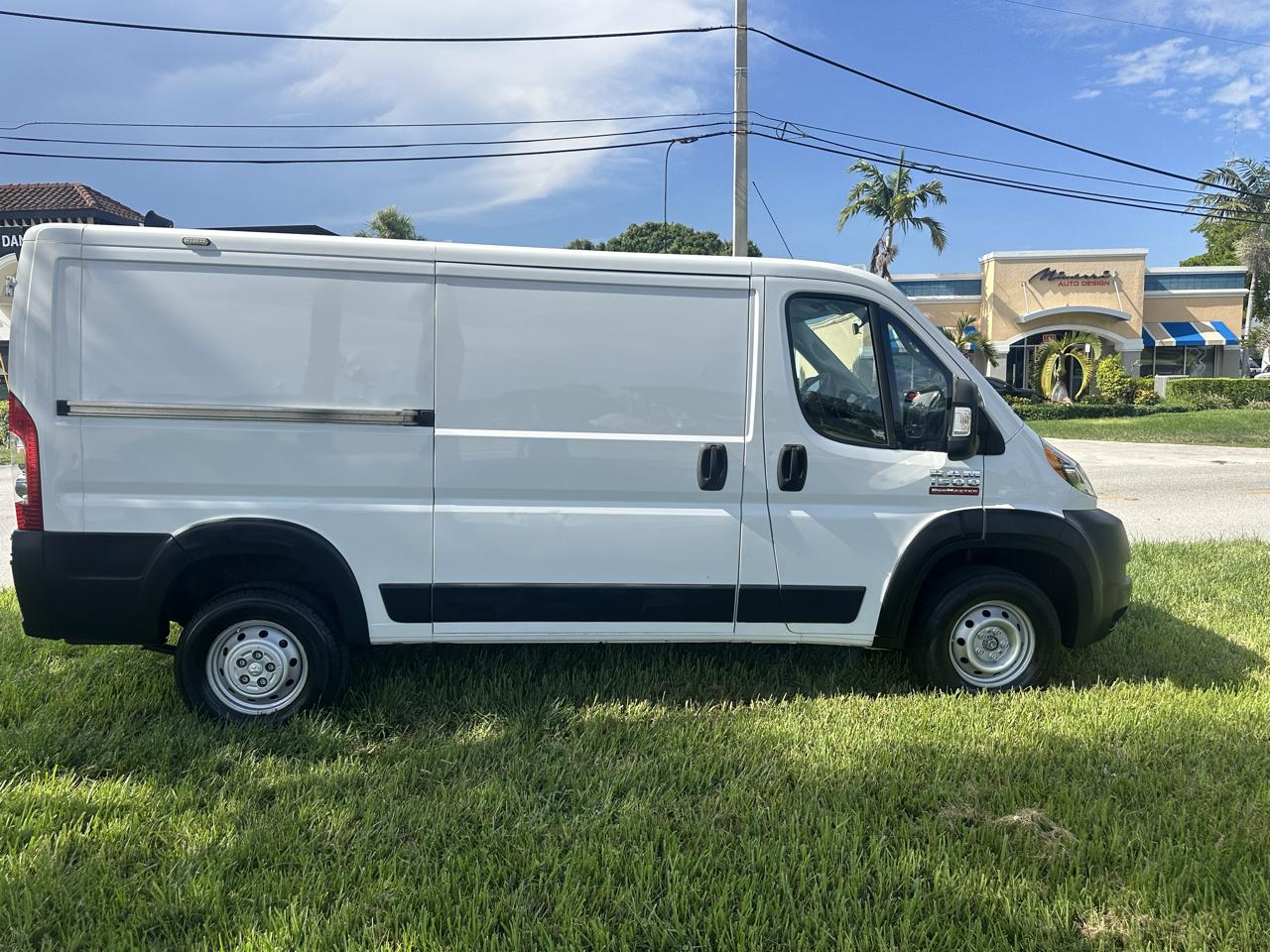 RAM Promaster 1500 Low Roof Tradesman 136-in. WB 2019