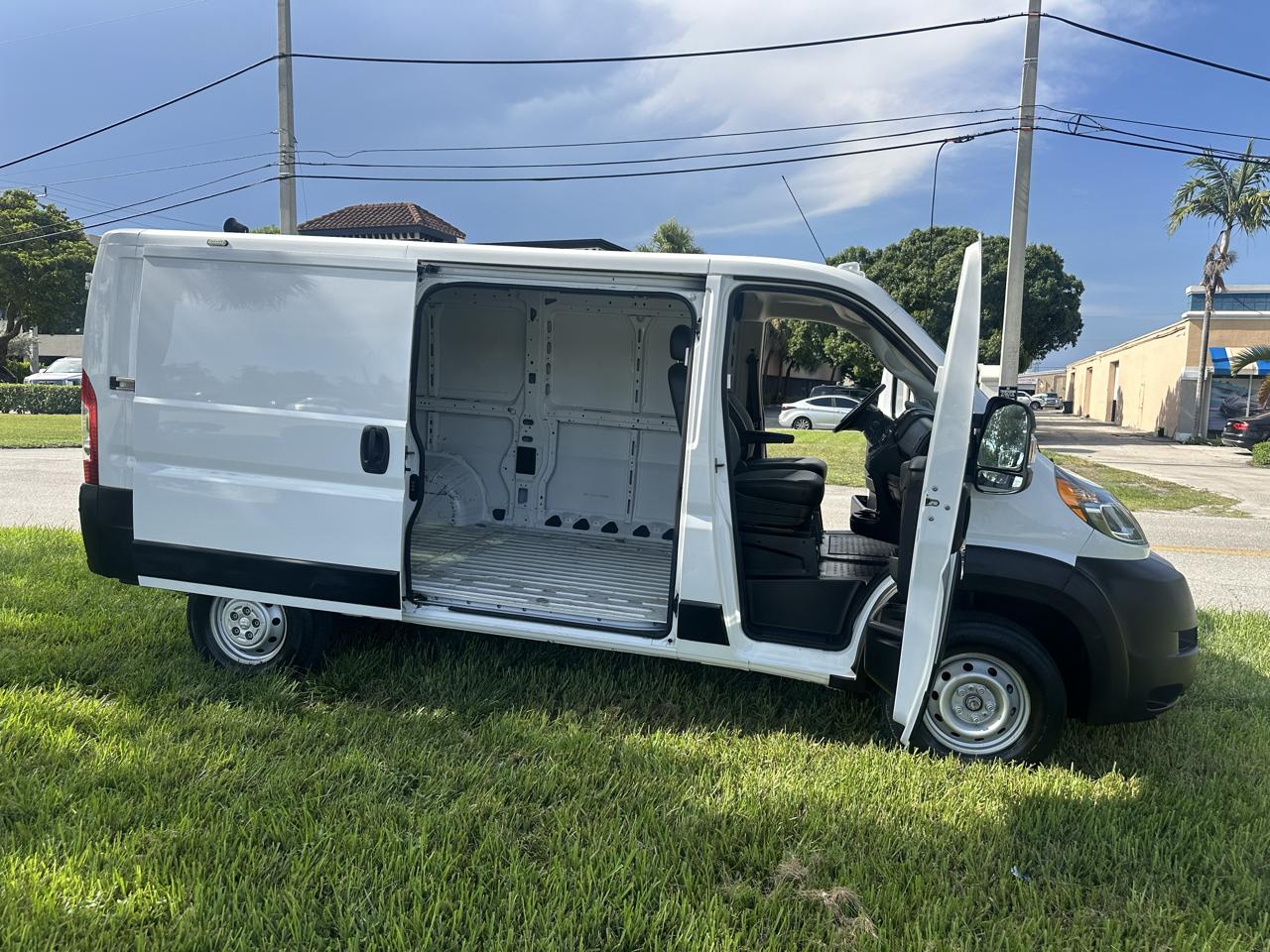 RAM Promaster 1500 Low Roof Tradesman 136-in. WB 2019