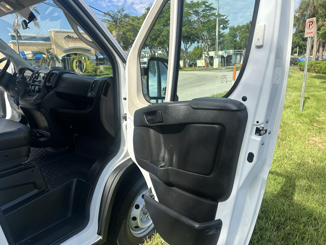 RAM Promaster 1500 Low Roof Tradesman 136-in. WB 2019