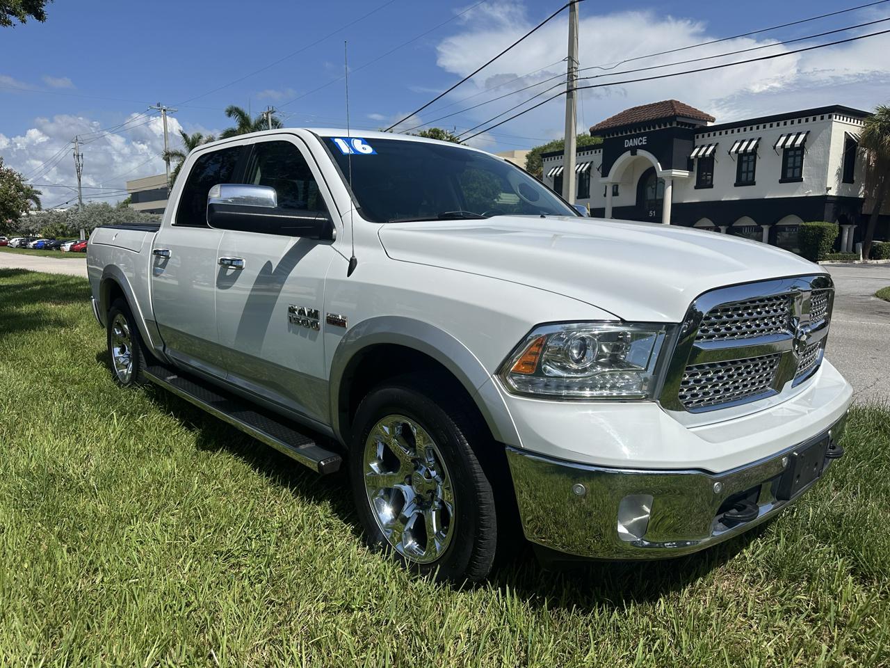 RAM 1500 Laramie Crew Cab SWB 4WD 2016