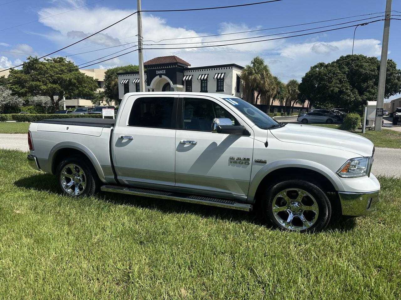 RAM 1500 Laramie Crew Cab SWB 4WD 2016