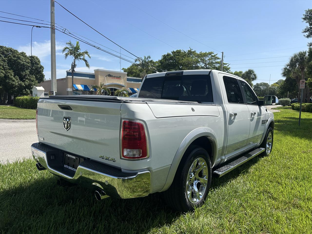 RAM 1500 Laramie Crew Cab SWB 4WD 2016