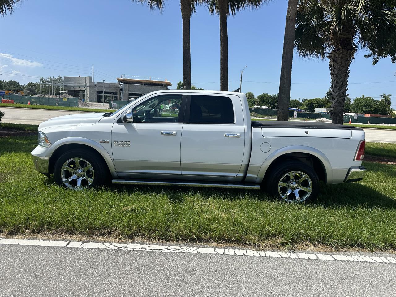RAM 1500 Laramie Crew Cab SWB 4WD 2016
