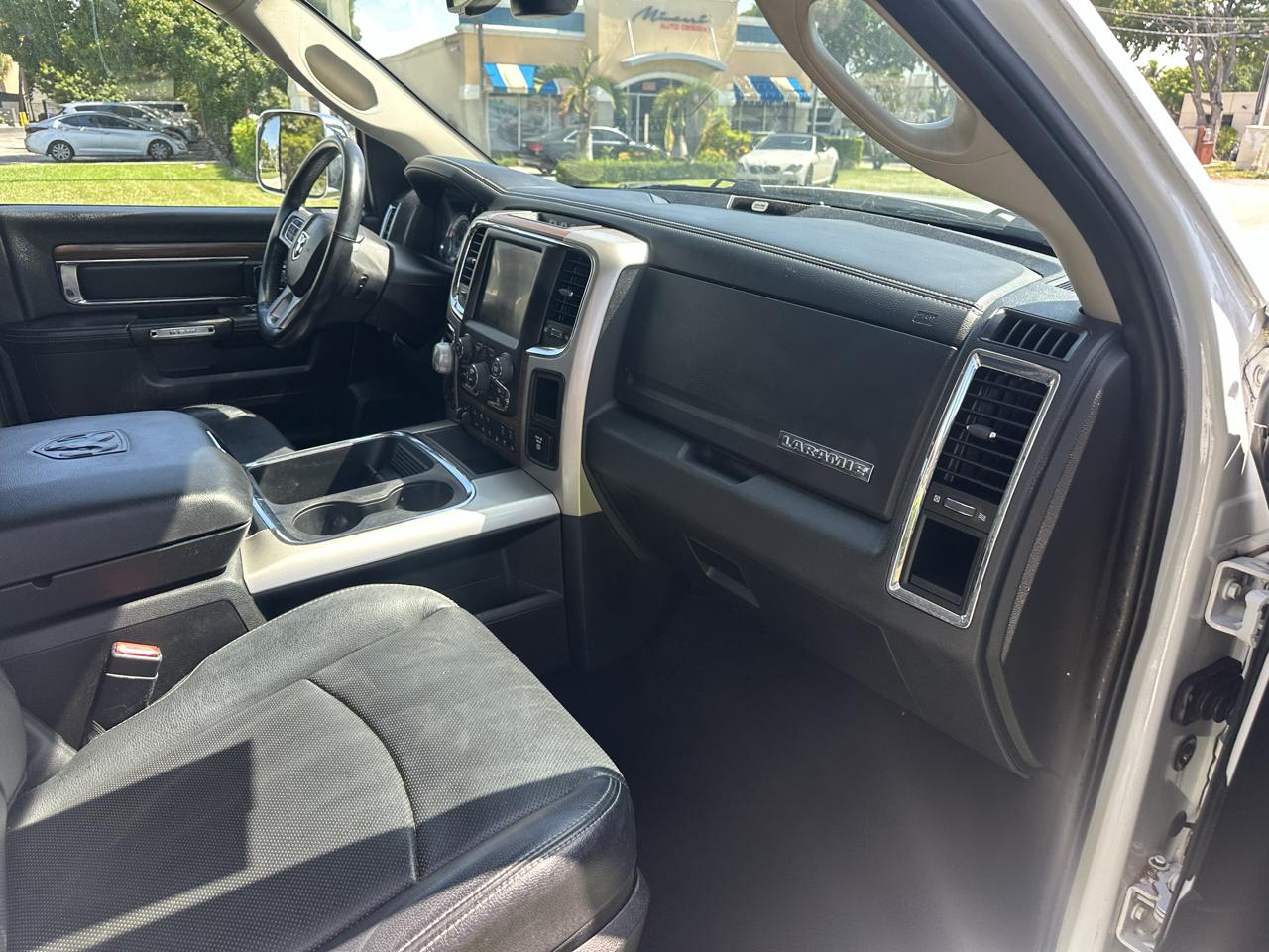 RAM 1500 Laramie Crew Cab SWB 4WD 2016