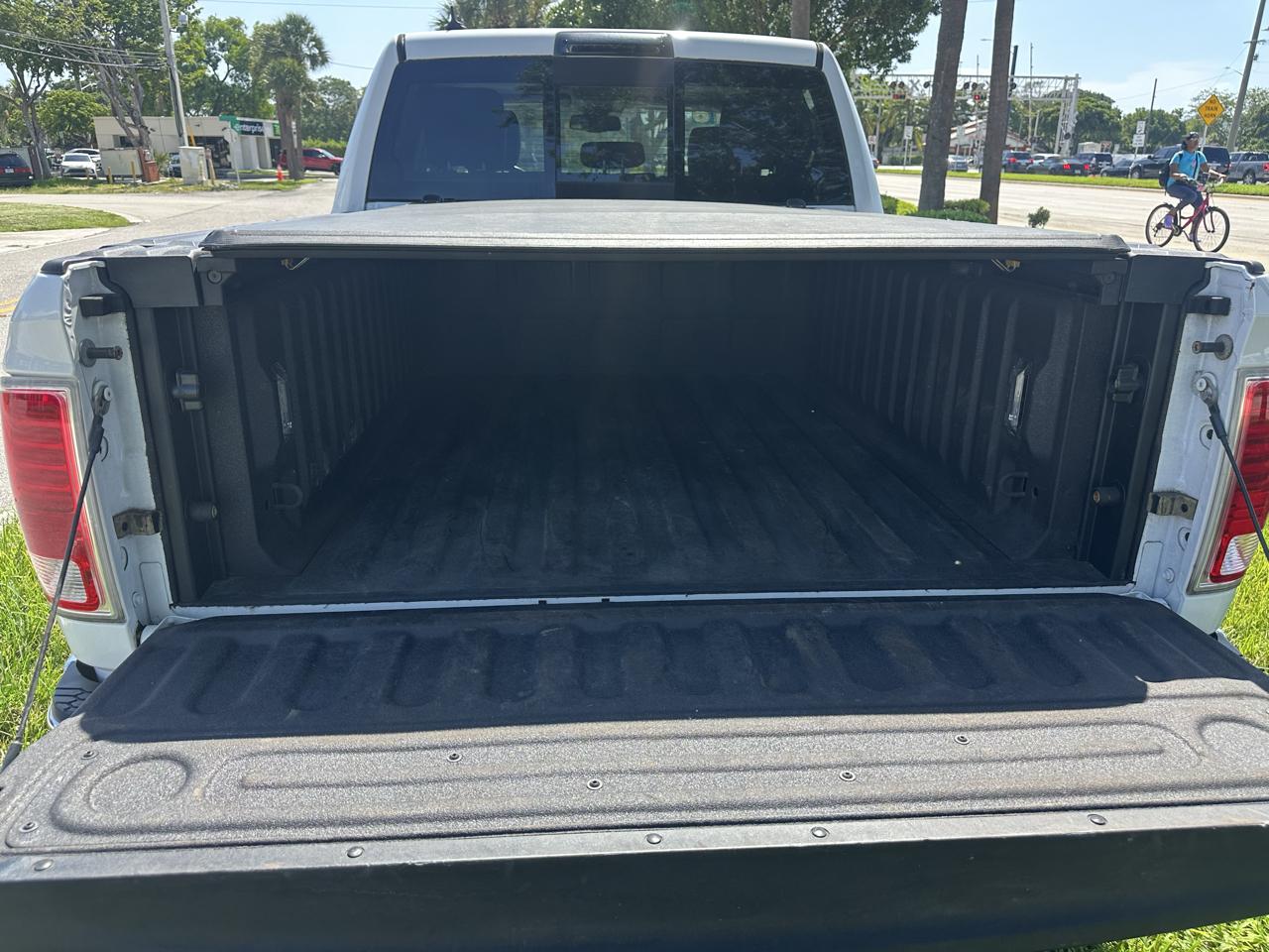 RAM 1500 Laramie Crew Cab SWB 4WD 2016