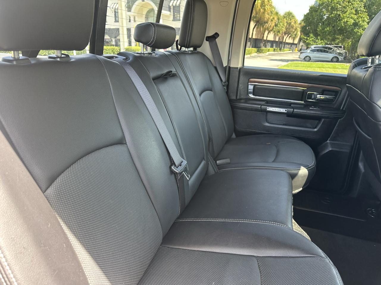 RAM 1500 Laramie Crew Cab SWB 4WD 2016