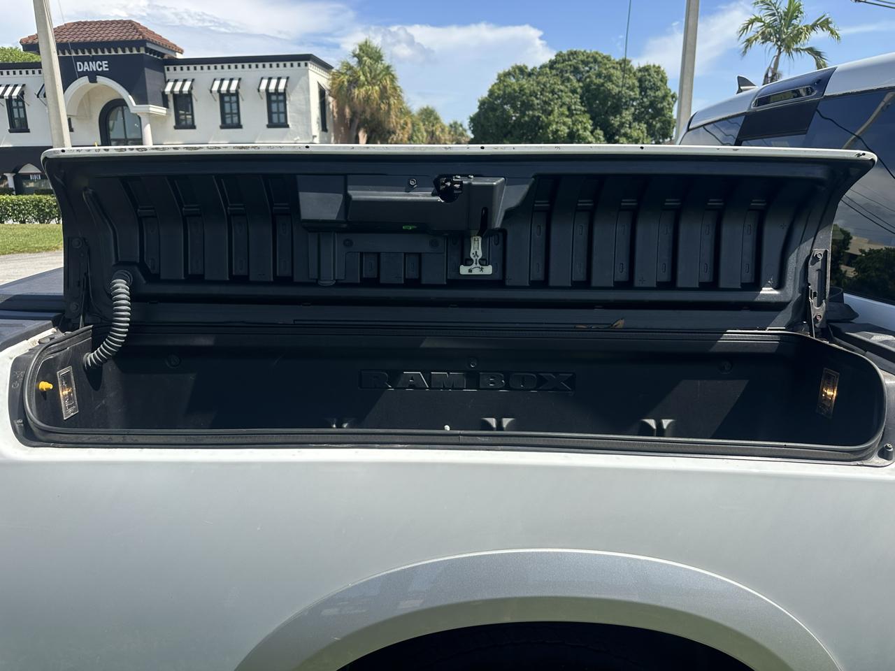 RAM 1500 Laramie Crew Cab SWB 4WD 2016
