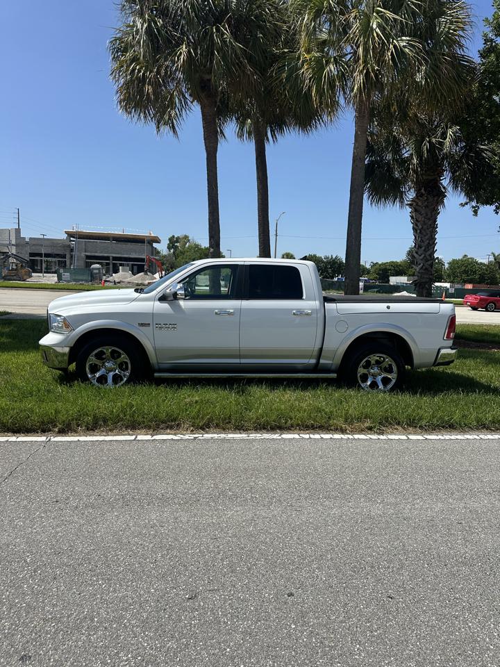 RAM 1500 Laramie Crew Cab SWB 4WD 2016