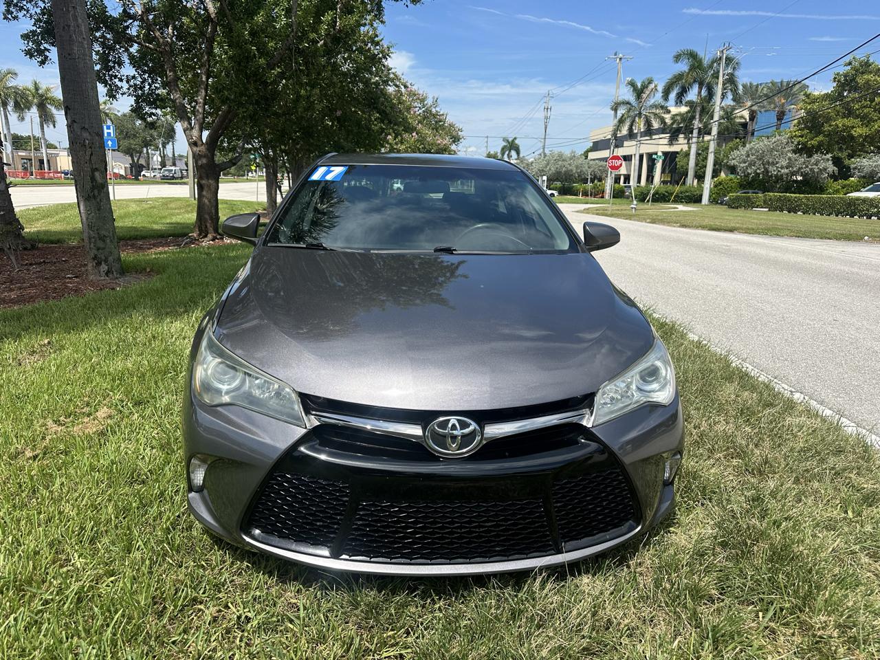 Toyota Camry SE 2017