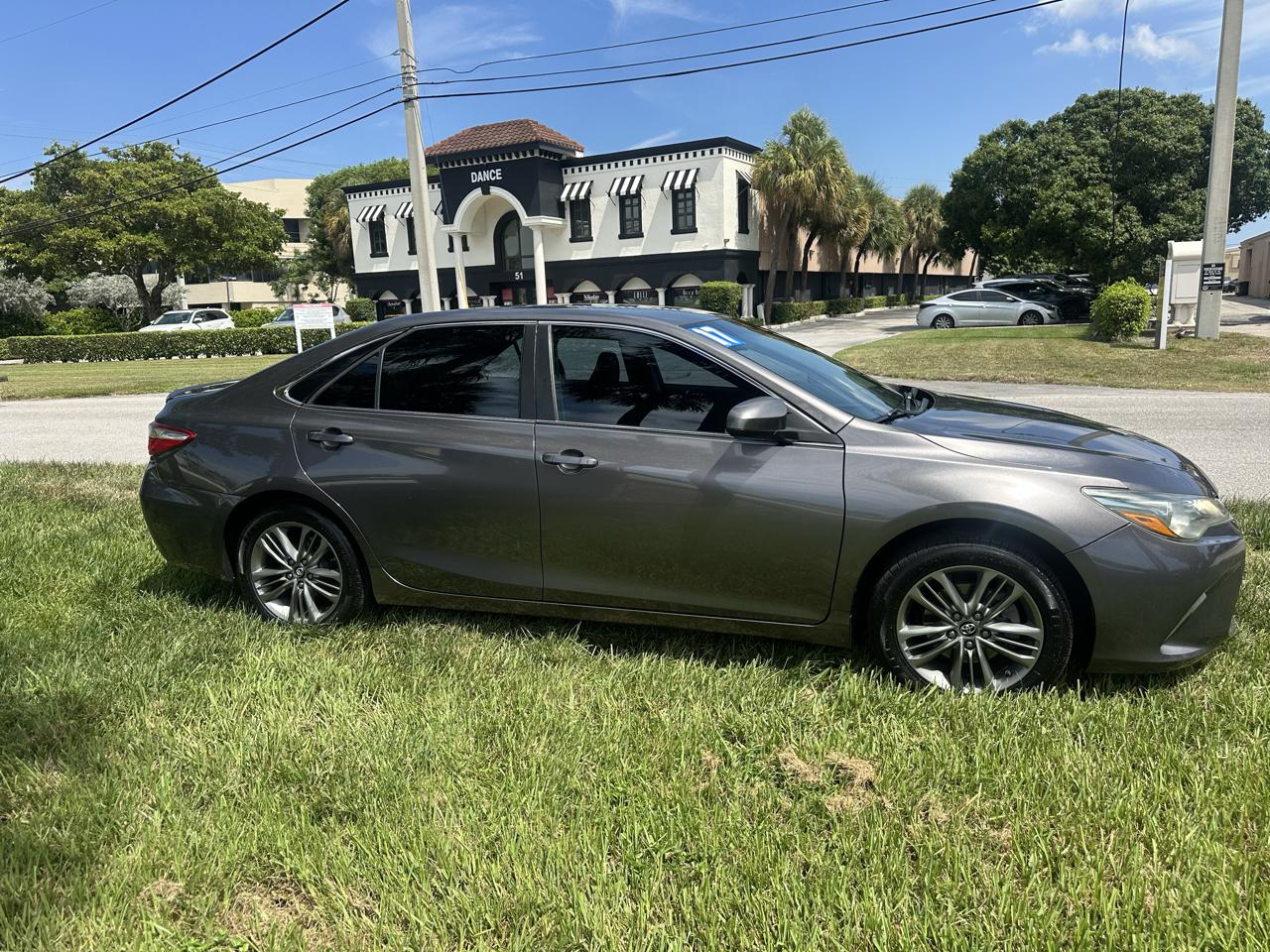 Toyota Camry SE 2017
