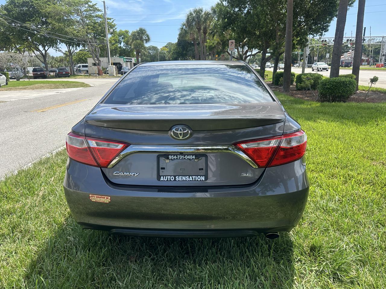 Toyota Camry SE 2017