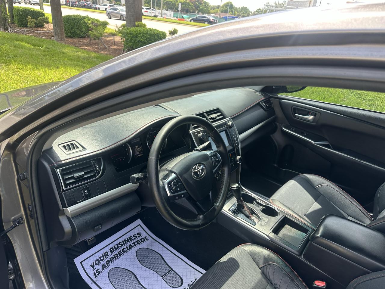 Toyota Camry SE 2017