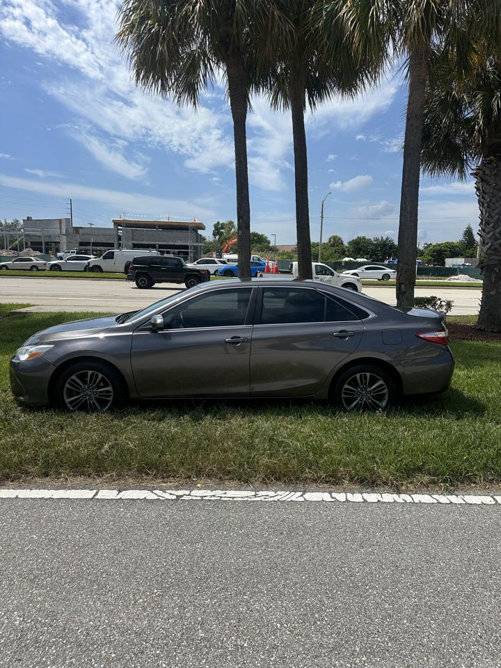 Toyota Camry SE 2017