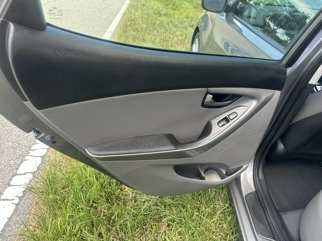 Hyundai Elantra Limited 2012