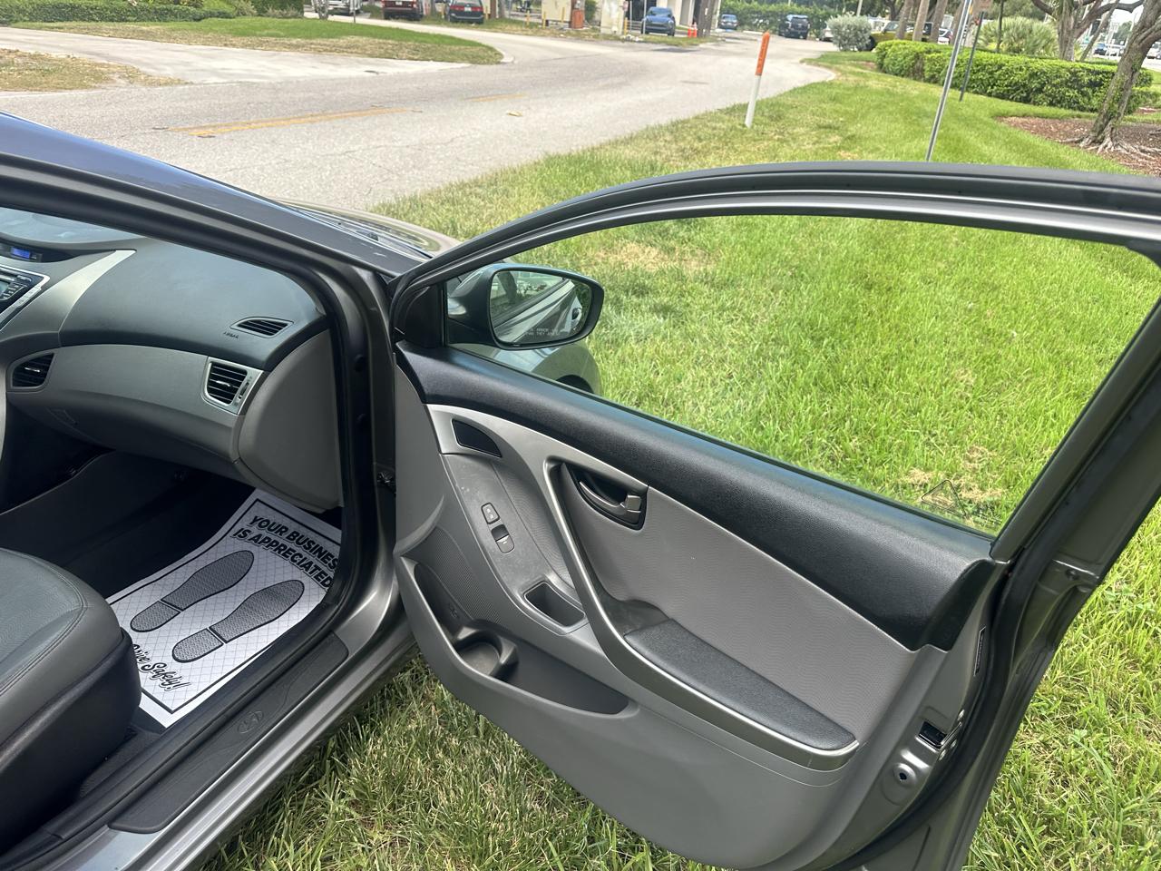 Hyundai Elantra Limited 2012