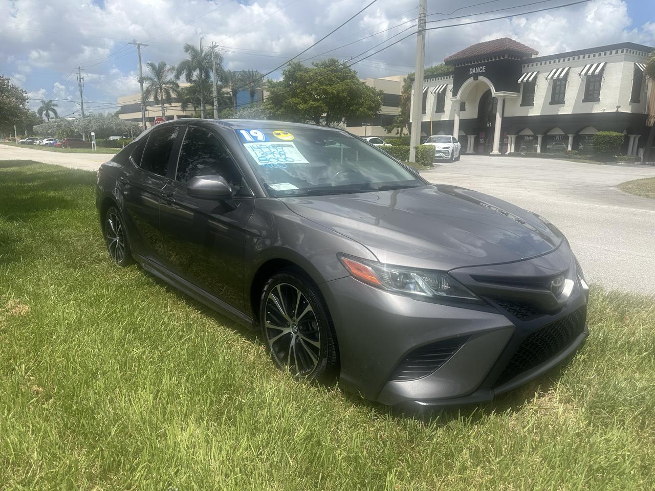 Toyota Camry XLE 2019