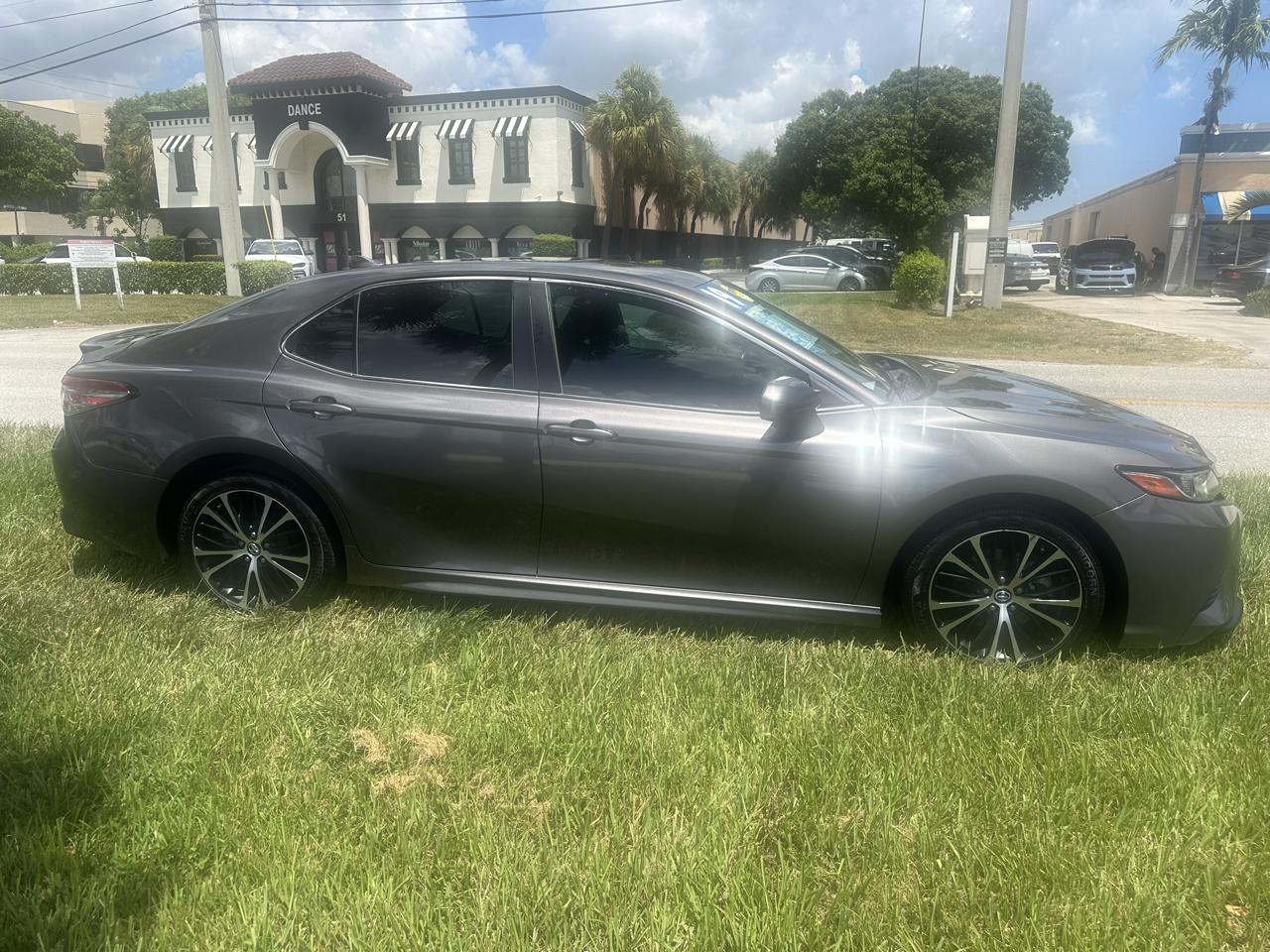 Toyota Camry XLE 2019