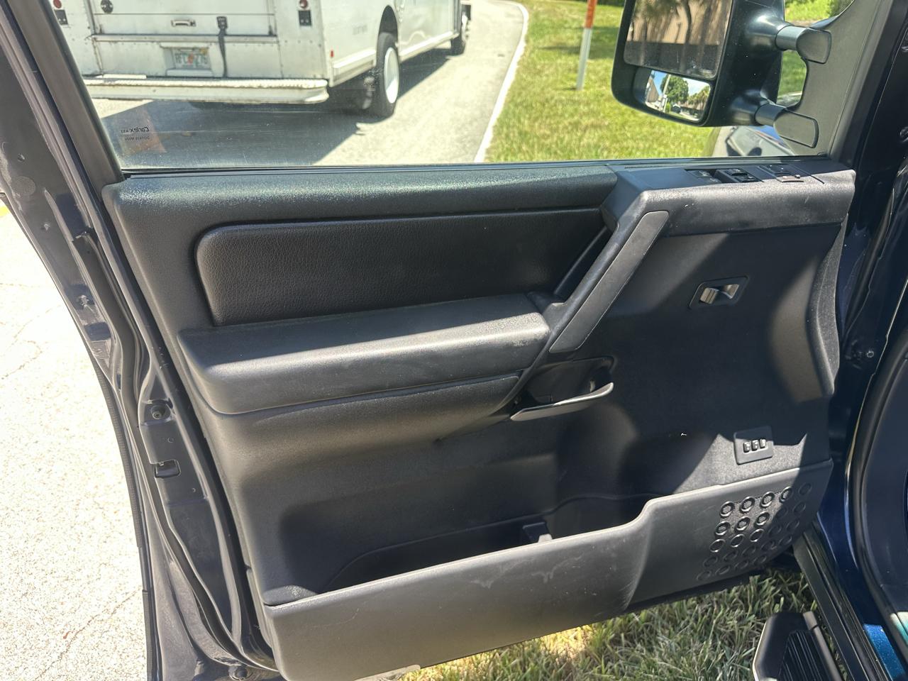 Nissan Titan LE King Cab 4WD SWB 2008
